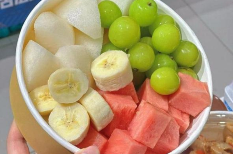 Fresh fruit platter